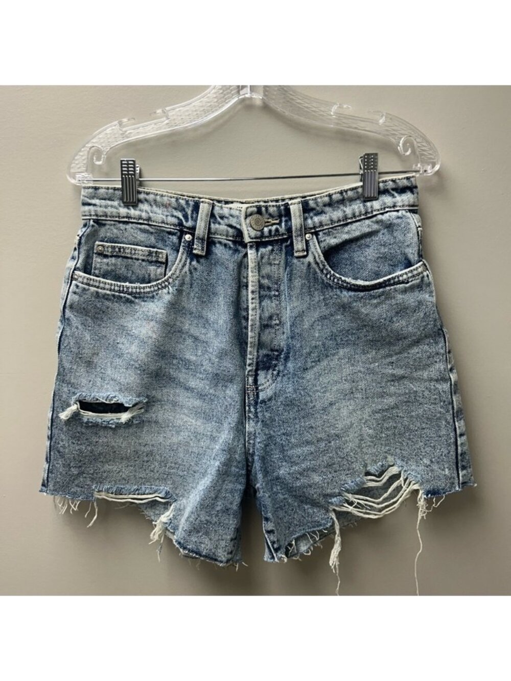 Refuge Denim Boyfriend Distressed Jean Shorts – Light Wash